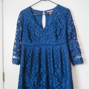 Blue lace maternity dress with 3/4 sleeves